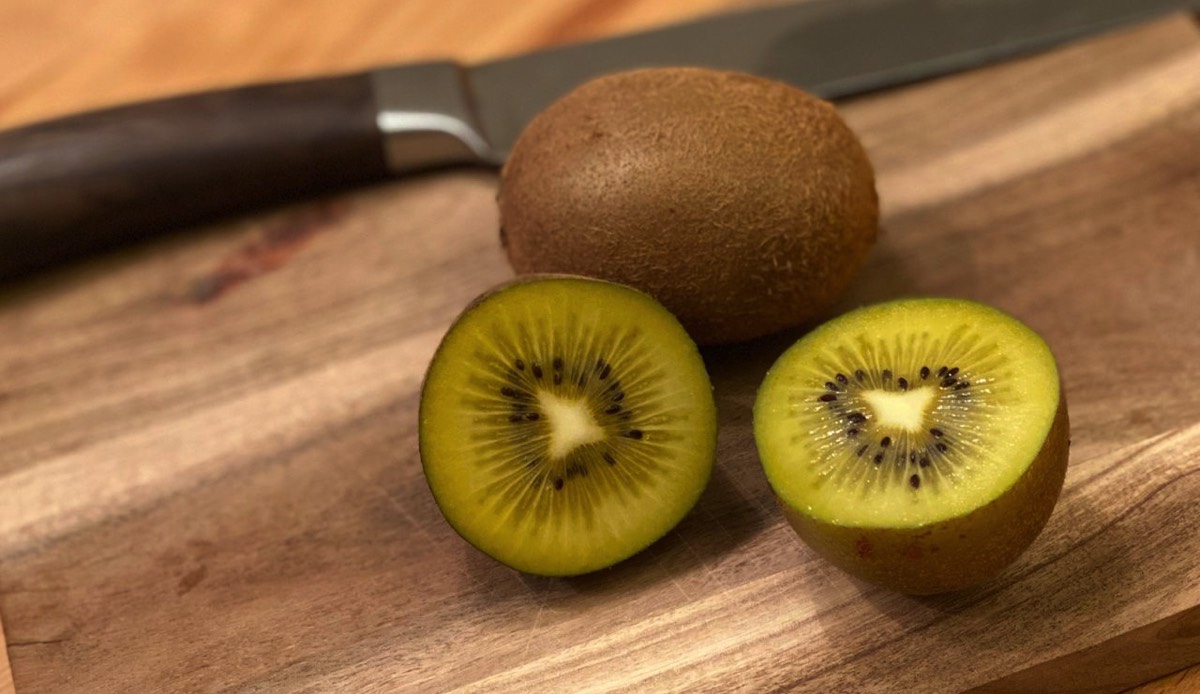  Kiwis enthalten feine, nadelförmige Oxalatkristalle